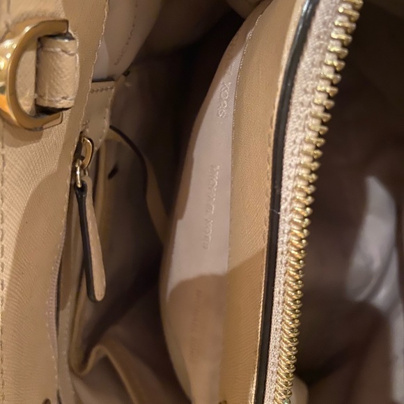 Michael Kors bag - Picture 8 of 9